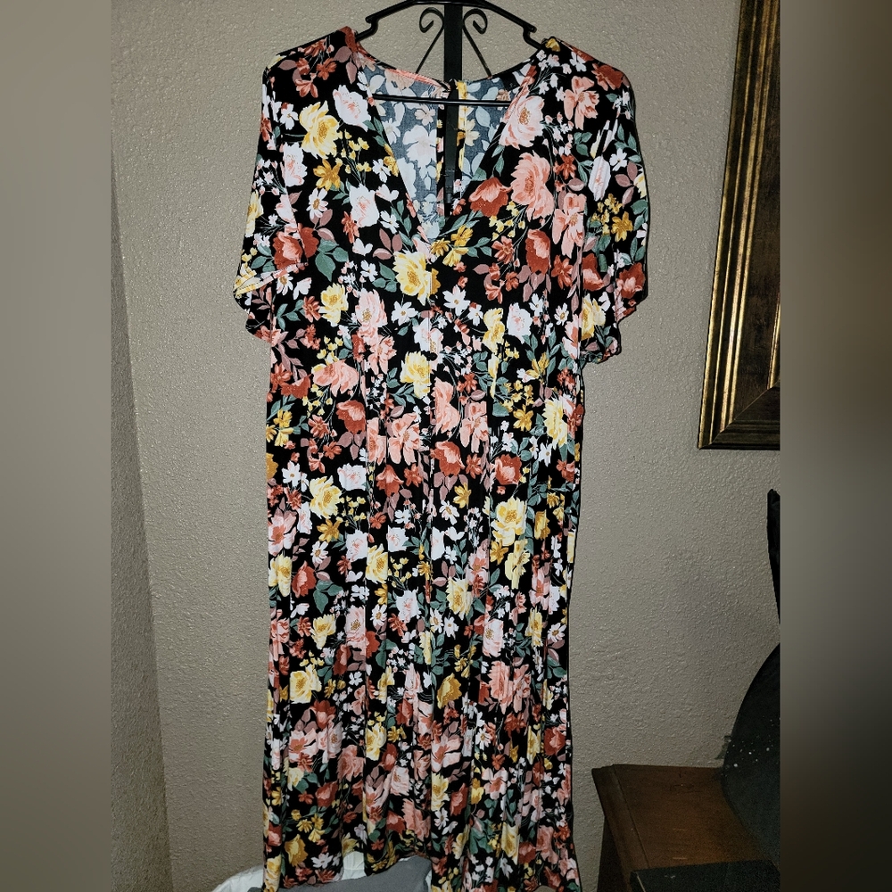 ✅ *Select Dresses: 3 for $25*  Torrid Black and Red Flutter Sleeve Sundress
